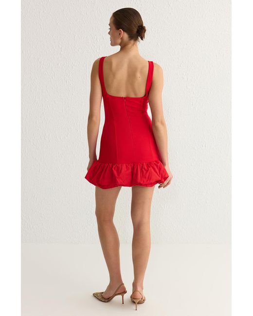 Trendyol Red Roter Ballonrock, Detailliertes, Innen Mit Shorts Gefüttertes, Gewebtes Kurzes Abendkleid, Nachtabendkleid Für Damen