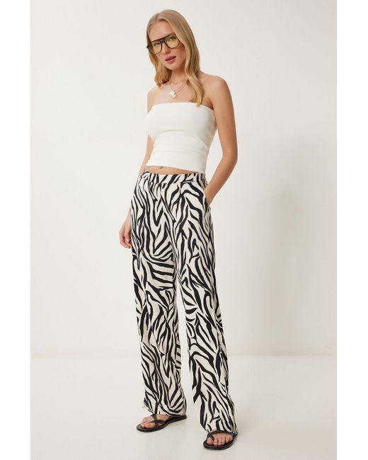 Happiness İstanbul White Schwarze, Cremefarbene, Drapierte Hose Mit Zebramuster Und Satinoberfläche Für Damen