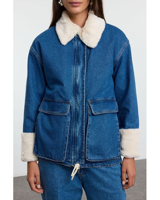 Trendyol Blue Plüsch-Jeansjacke
