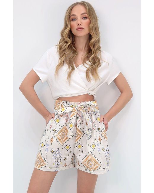 Trend Alaçatı Stili White Orangefarbene Leinen-Shorts Mit Hoher Taille Und Ethnischem Muster Für Damen