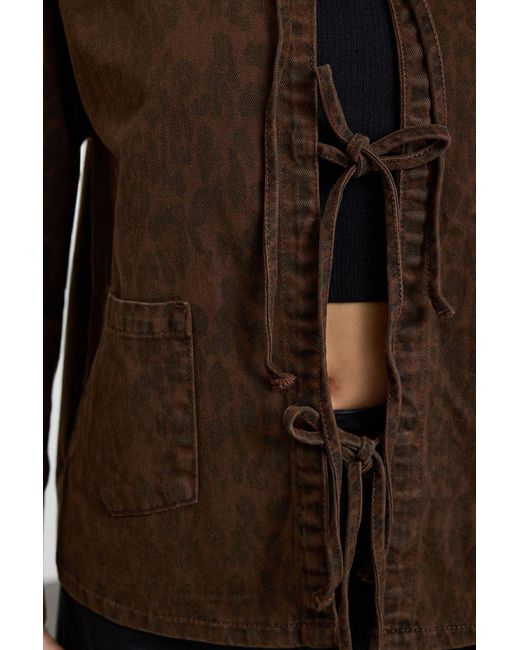 Trendyol Multicolor Braune, Übergroße Jeansjacke Mit Mehrfarbigem Leopardenmuster Und Bindedetail Für Damen