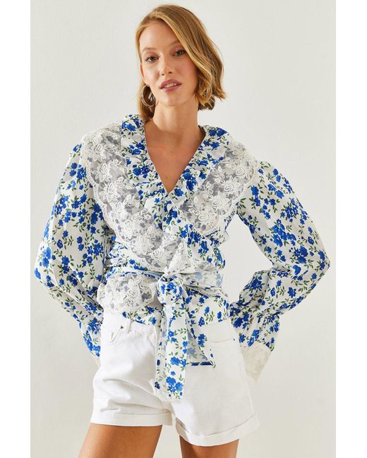 Bianco Lucci Blue Blumengemusterte Bluse – Fisto-Detail, Zum Binden 21200 Für Damen