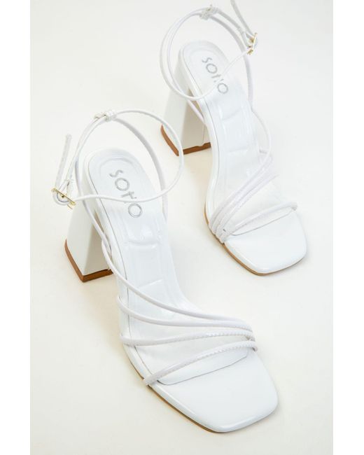 Soho White Klassische Schuhe Mit Absatz Aus Weißem Lackleder Für Damen