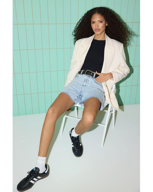 Trendyol Blue Hellblaue City Boy Denim-Shorts Mit Beinausschnitten Für Damen