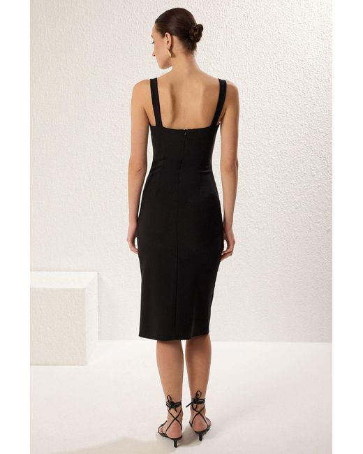 Trendyol Black Schwarzes, Körperbetontes, Gewebtes Midi-Kleid Mit Knopfdetail Für Damen