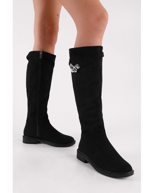 Shoeberry Black Stiefel „Titan“ Aus Schwarzem Wildleder Mit Flachem Absatz Und Schnalle Aus Schwarzem Wildleder Für Damen