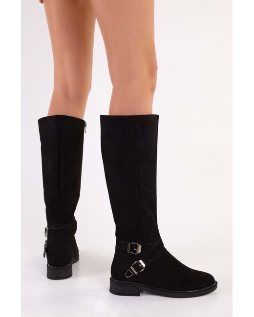 Shoeberry Black Stiefel Steele Aus Schwarzem Wildleder Mit Flachem Absatz Und Schnalle Aus Schwarzem Wildleder Für Damen