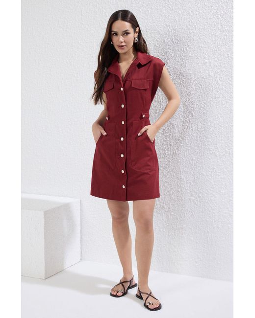 Trendyol Red Burgunderrotes, Gewebtes Mini-Hemdkleid Aus Gabardine Mit Knopfdetail Für Damen