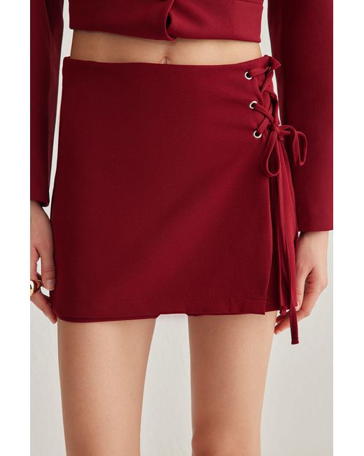 Trendyol Red Burgunderroter, Detaillierter, Gewebter Shorts-Rock Für Damen