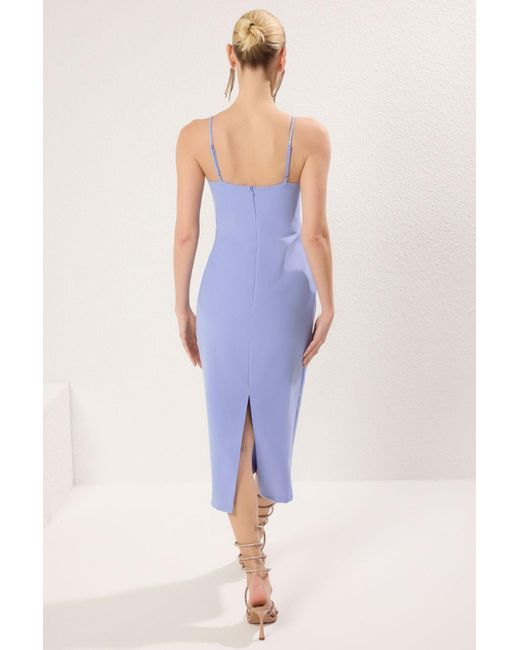 Trendyol Purple Hellblaues, Detailliertes, Gewebtes, Stilvolles Midikleid Mit V-Ausschnitt Und Steindruck Für Damen