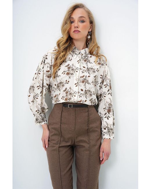 Trend Alaçatı Stili Brown Hemd Mit Blumenmuster Und Ballonärmeln, Gemustert, Bedruckt, Aus Viskose, Alc-X9654 Für Damen