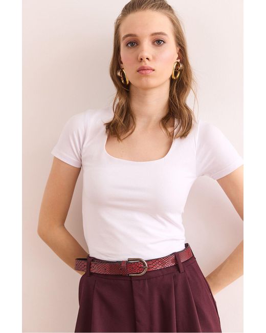 Olalook White Weiße Bluse Aus Baumwolle Mit Quadratischem Ausschnitt Und Doppelter Falte Vorne Blz- 19002904 Für Damen