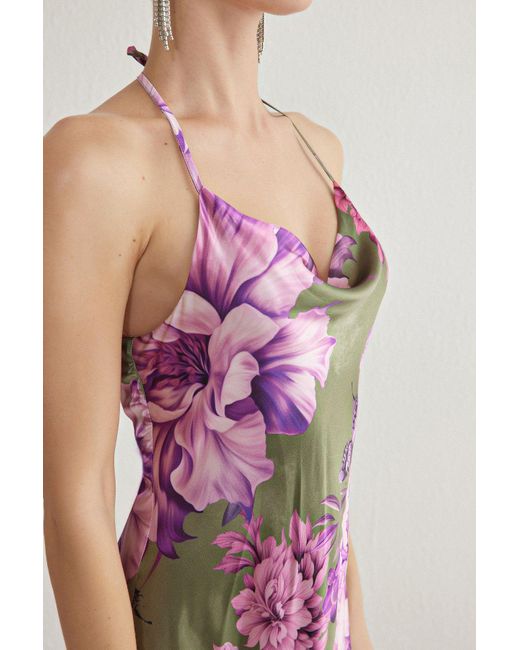 Trendyol Pink Mehrfarbiges, Langes, Stilvolles Abendkleid Mit Degaje-Ausschnitt Und Satin-Weberei Für Damen