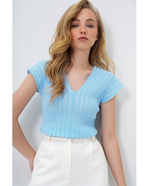 Trend Alaçatı Stili Blue Babyblaue Bluse Mit V-Ausschnitt Und Durchbrochenem V-Ausschnitt Vorne Und Hinten Für Damen