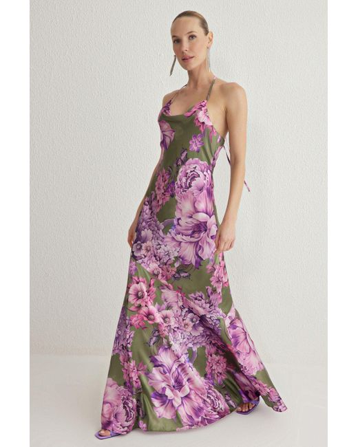 Trendyol Pink Mehrfarbiges, Langes, Stilvolles Abendkleid Mit Degaje-Ausschnitt Und Satin-Weberei Für Damen