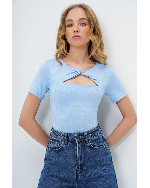 Trend Alaçatı Stili White Blaue Robe Gedreht, Detaillierte Merzerisierte Strickbluse Für Damen