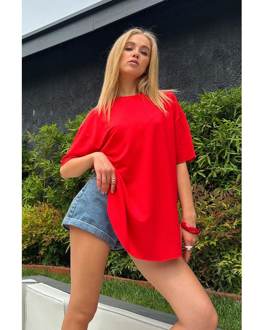 Trend Alaçatı Stili Red Es modal-t-shirt mit rundhalsausschnitt und ovalem schnitt