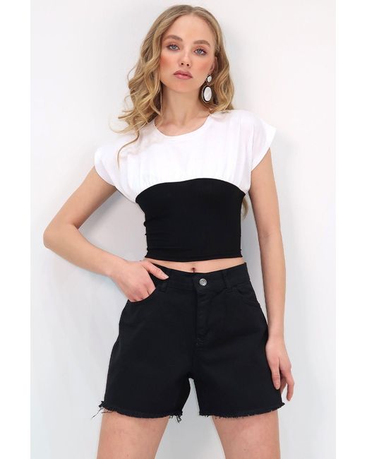 Trend Alaçatı Stili Blue Weiße Und Schwarze Bluse Mit Rundhalsausschnitt Und Farbblockdesign Für Damen
