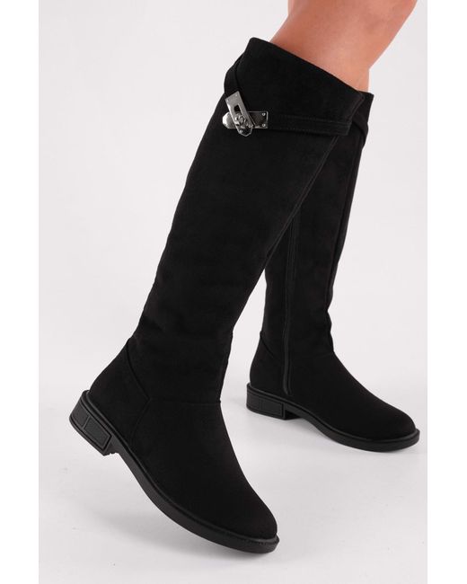 Shoeberry Black Stiefel „Titan“ Aus Schwarzem Wildleder Mit Flachem Absatz Und Schnalle Aus Schwarzem Wildleder Für Damen