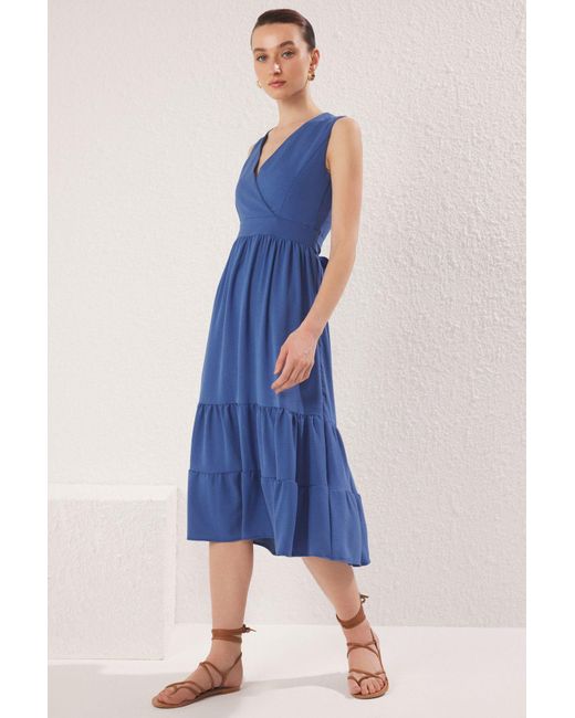 Trendyol Blue Indigoblaues, Gerades, Tailliertes Midi-Webkleid Mit Geradem Saum Für Damen