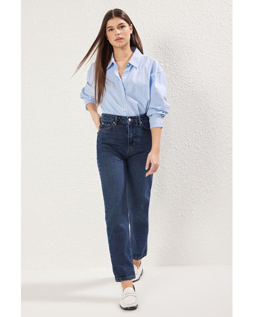 Trendyol Blue Dunkelblaue Mom-Jeans Mit Normaler Taille Für Damen