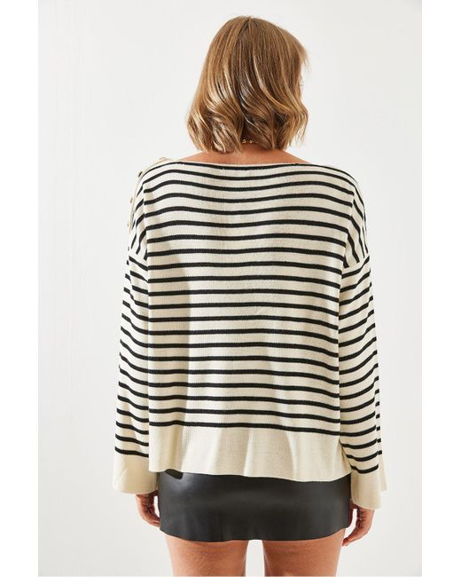 Bianco Lucci Gray Gestreifter Pullover Mit Knöpfen An Der Schulter