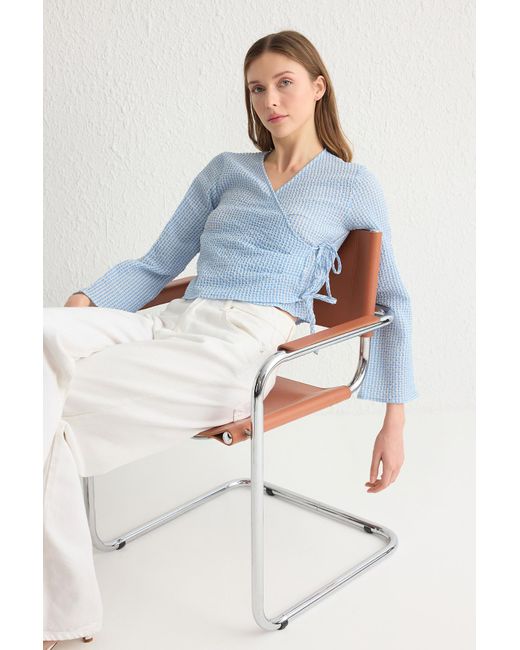 Trendyol Blue Blaue Seersucker-Baumwoll-Webbluse Für Damen