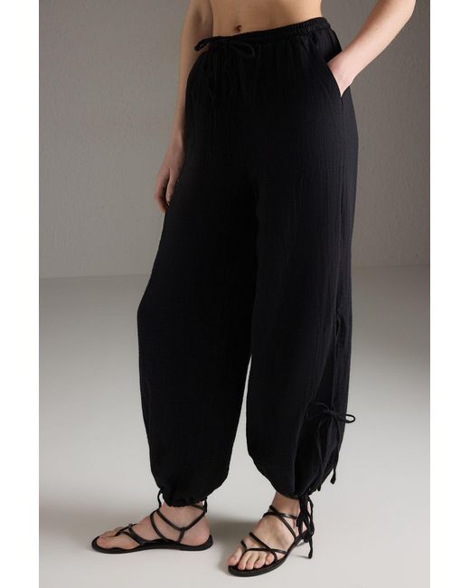 Trendyol Gray Schwarze Strandhose Aus Musselin Mit Schnürung Und Detailliertem Detail Aus 100 Baumwolle Für Damen