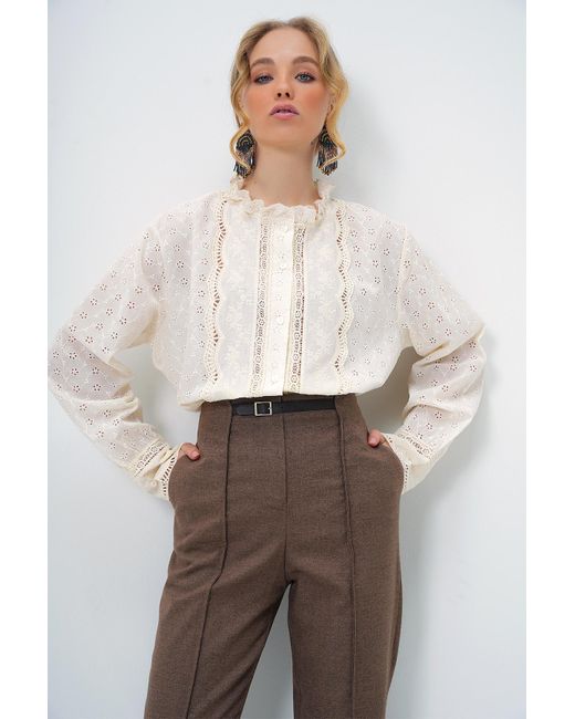 Trend Alaçatı Stili Natural Ecrufarbenes, Gerüschtes, Besticktes Fisto-Hemd Für Damen