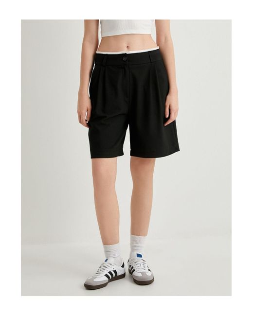 Koton White Bermudashorts Aus Stoff, Faltendetails, Doppelte Taille, Farbkontrastdetails, Tasche Für Damen