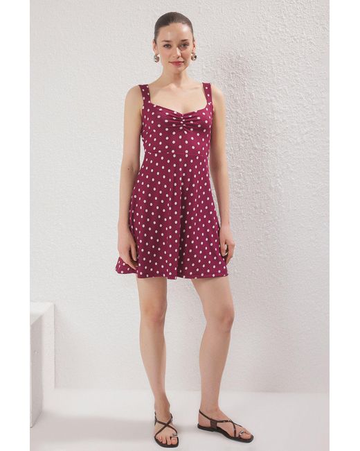 Trendyol Red Burgunderrotes, Gepunktetes, Geripptes Mini-Strickkleid – Hosenträger, Rüschenrock Für Damen