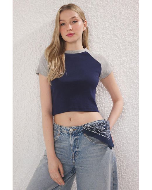 Trendyol Blue Marineblaues, Farbblockiertes, Tailliertes Crop-Top, Eng Anliegendes, Flexibles Strick-T-Shirt Aus Baumwolle Für Damen