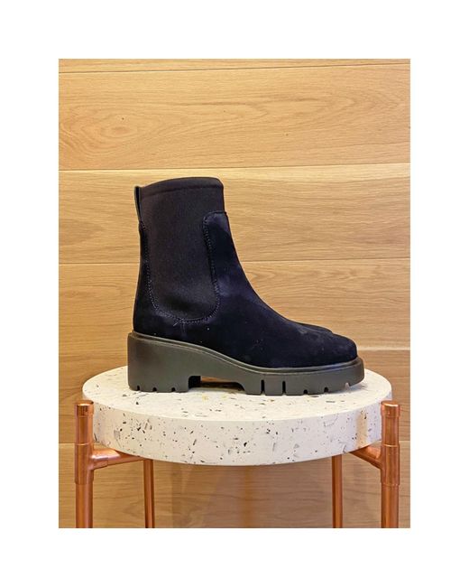 Navy Jafet Boots in Blue |