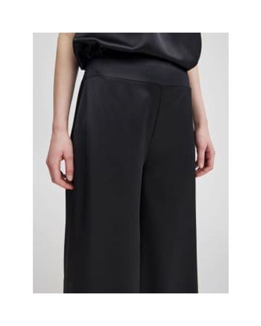 Byoung Byesto Trousers di B.Young in Black