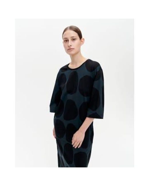 Marimekko Blue Langes kleid randi koppelo grauer hintergrund schwarze bälle