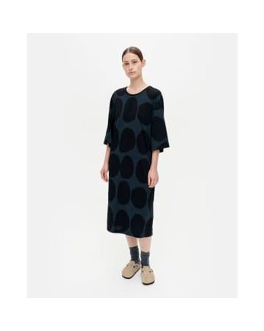 Marimekko Blue Langes kleid randi koppelo grauer hintergrund schwarze bälle