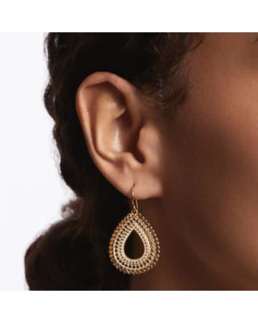 Large Scalloped Open Drop Earrings 1 di Anna Beck in Metallic