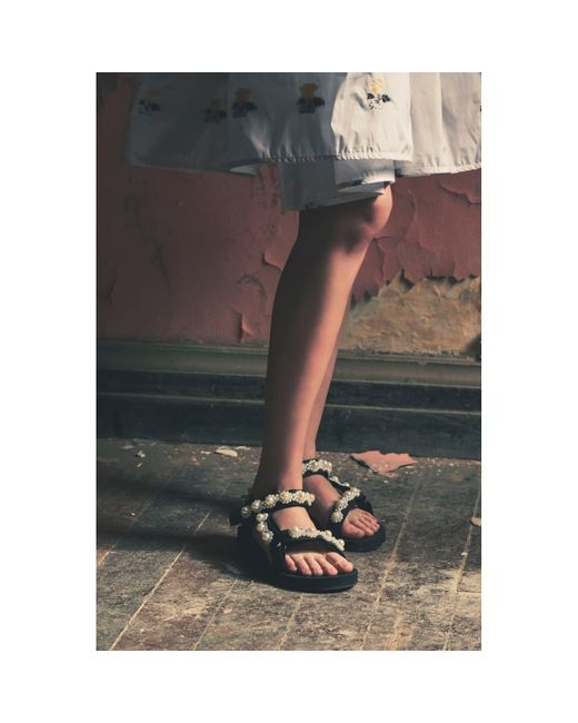 ARIZONA LOVE Trekky Pearls Sandals in Black | Lyst