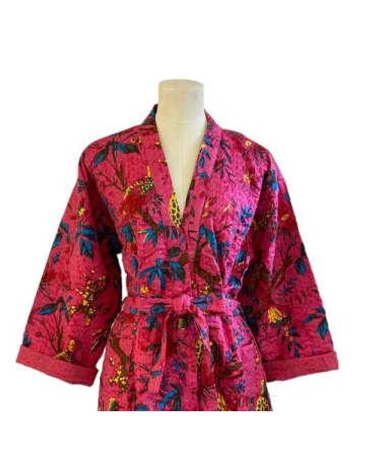 Behotribe And Nekewlam Robe Cotton Kantha Birds And Flowers di Behotribe  &  Nekewlam in Red