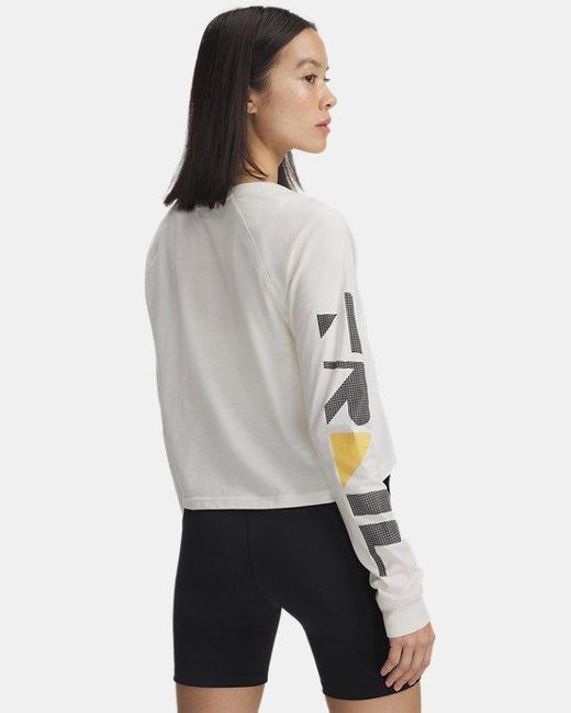 Under Armour White Trail Run Langarm-Oberteil Mit Grafik Für Damen Stein Schwarz Reflektierend