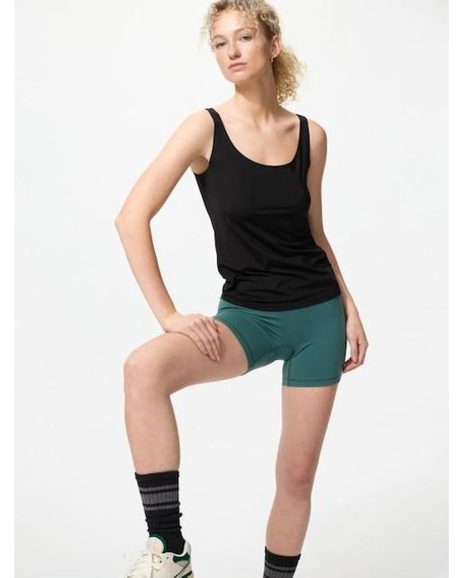 Uniqlo Black Airism Sleeveless Top