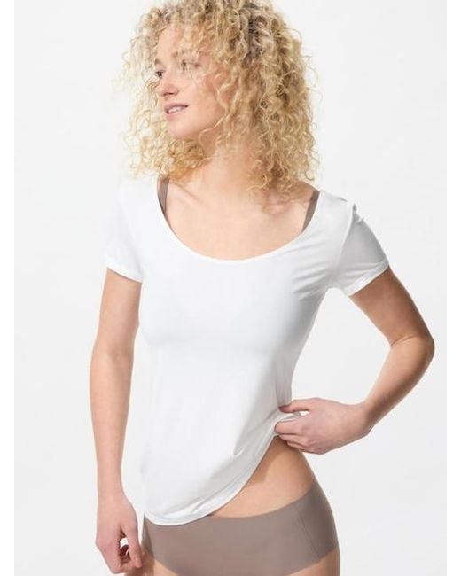 Uniqlo White Airism Scoop Neck T-Shirt