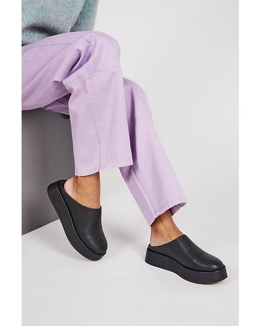 INTENTIONALLY ______ Black Risen Leather Platform Mule