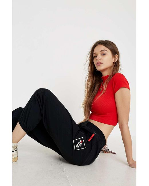 Barber shop. Look do dia. Fila Disruptor II. Cargo Pants. Streetwear.  Street style. #barbeariadonjoão | Womens casual outfits, Casual day  outfits, Sporty outfits