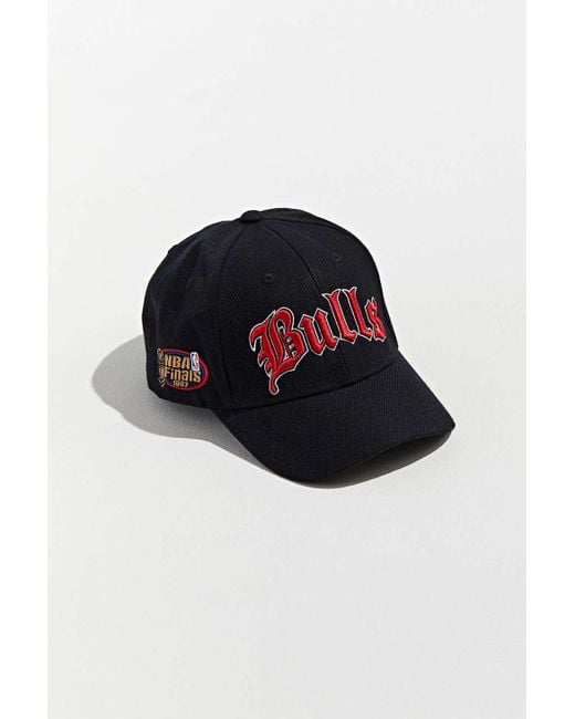 Mitchell & Ness Multicolor Old English Chicago Bulls Snapback Hat for men