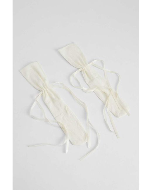 Out From Under White Flower Dolly Socks