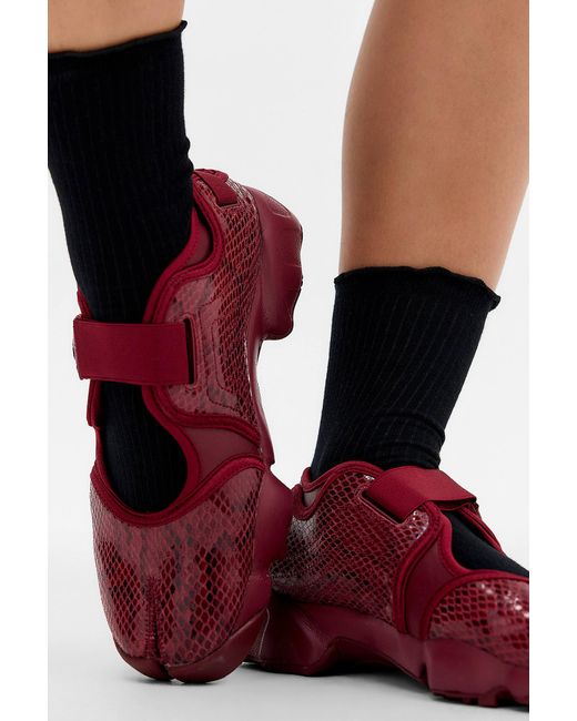 Out From Under Red Tabi Frill Edge Socks