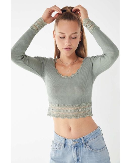 Urban Outfitters Green Uo Dame Embroidered Scoop-neck Cropped Top