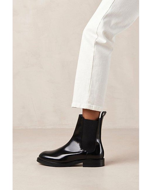 Alohas White Lanz Leather Chelsea Boot
