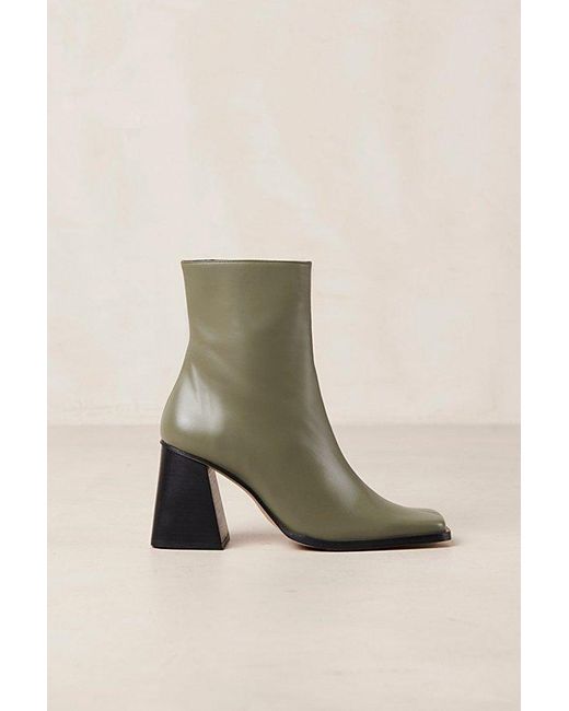 Alohas Natural South Leather Ankle Boot